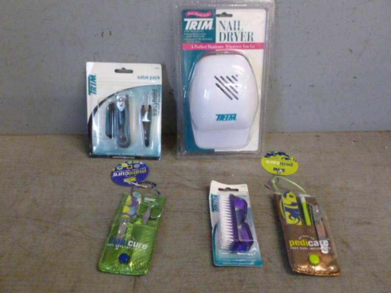 lot 215 image: New Grooming Items