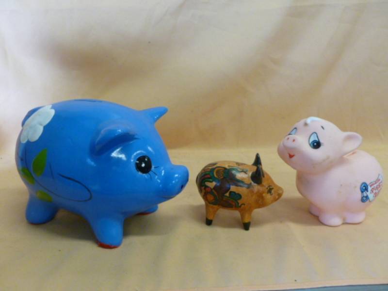 lot 231 image: Pig Banks