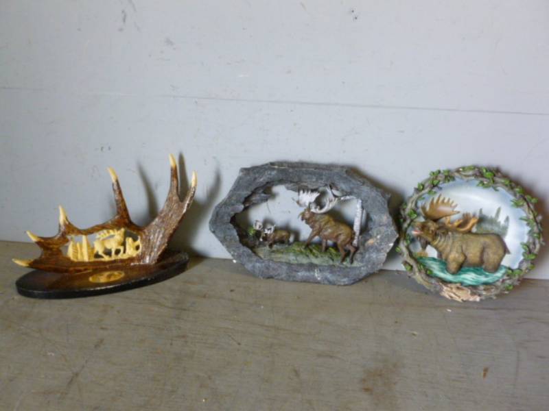lot 245 image: Moose Decor