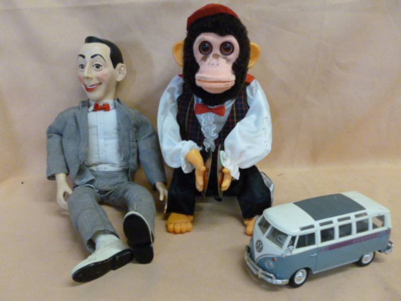 lot 253 image: Toys