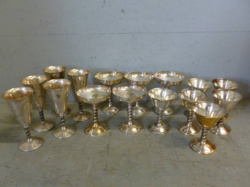 lot 254 image: Vintage Silverplate Set