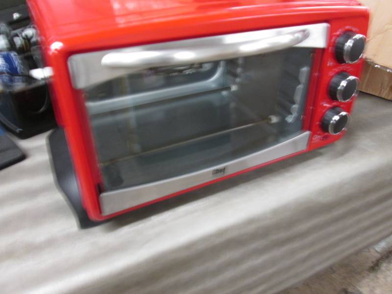 lot 28 image: Ginnys Brand 6-Slice Toaster Oven ...
