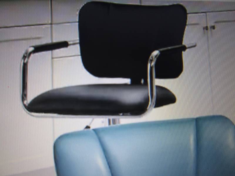 lot 53 image: Gaslift Bar Stool in Black open box...