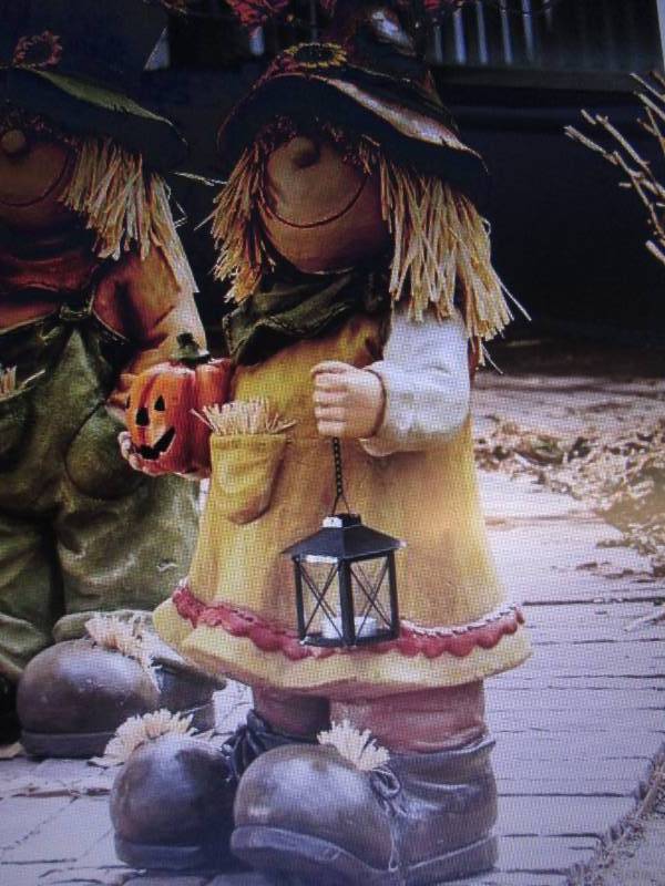 lot 64 image: Scarecrow with Lantern  open box Re...