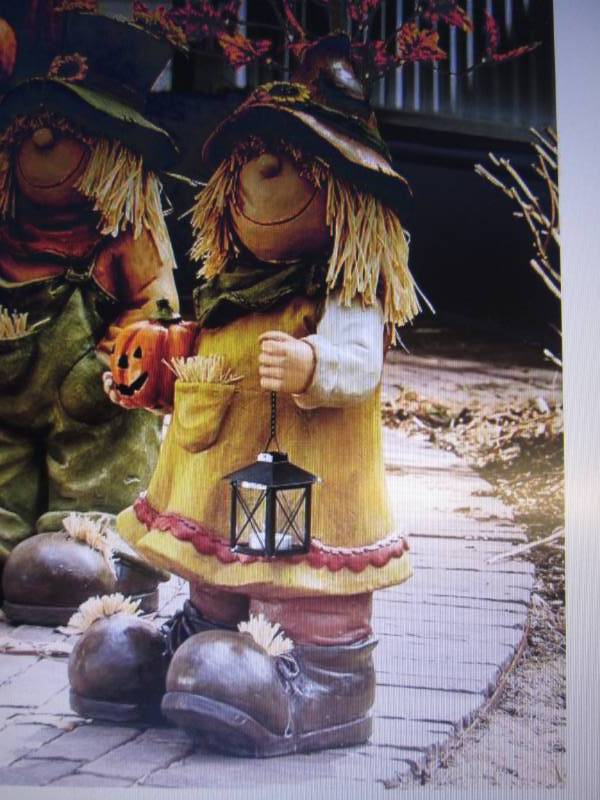 lot 65 image: Scarecrow with Lantern  open box Re...