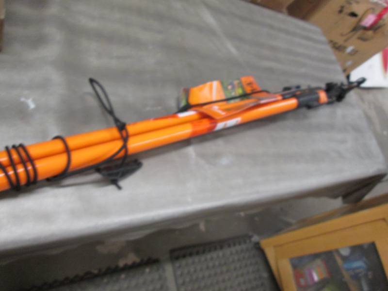 lot 87 image: 2 Fiskars PowerLever 1-18 in. Cut ...