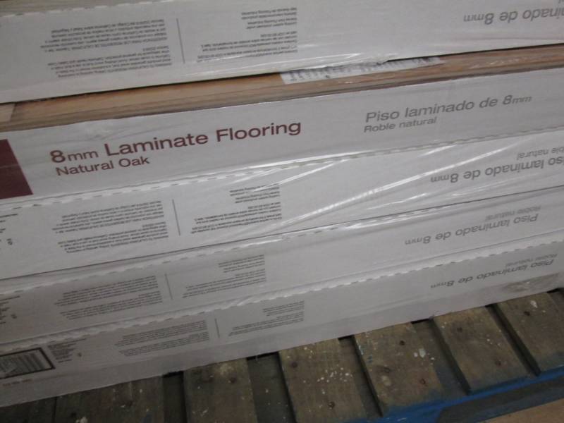lot 100 image: 8 Cases Home Decorators Collection ...