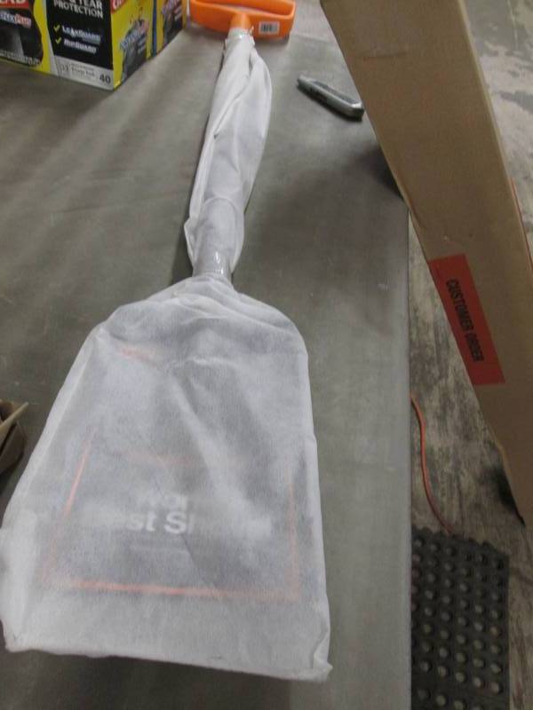 lot 117 image: Fiskars 47 in. Garden Spade Shovel ...