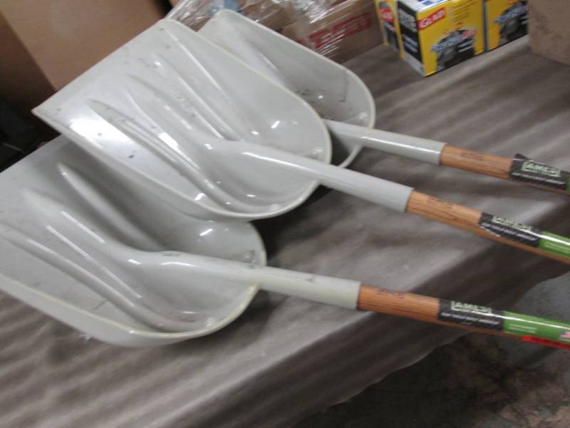lot 118 image: 3 Ames 27.5 in. D-Handle Poly Scoop...