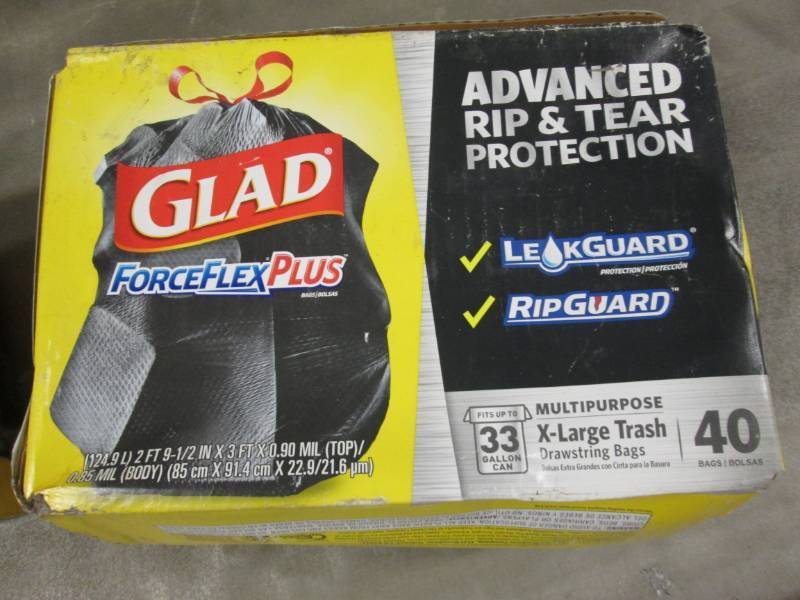 lot 124 image: Glad 33 Gal. ForceFlex Drawstring O...