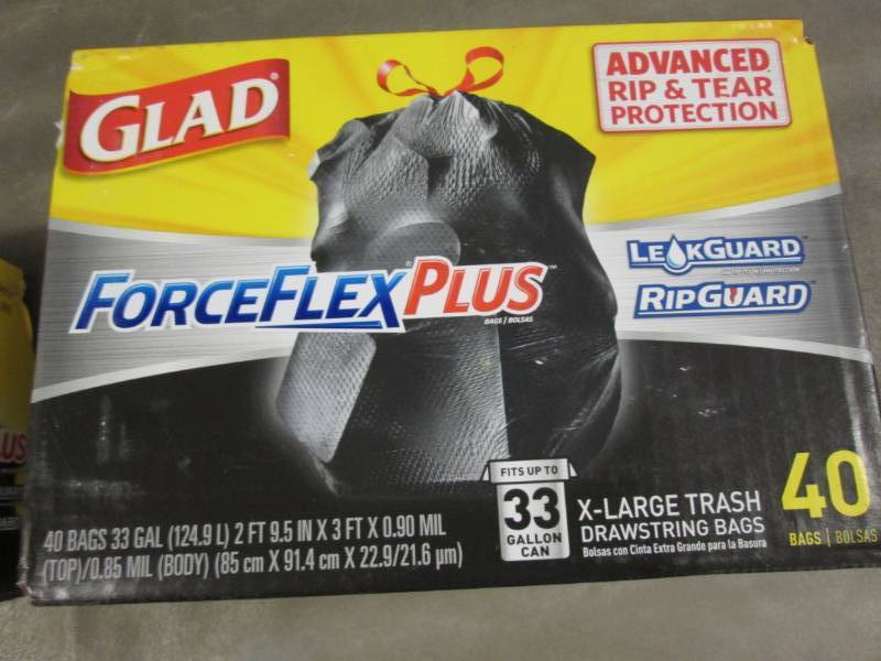 lot 128 image: Glad 33 Gal. ForceFlex Drawstring O...