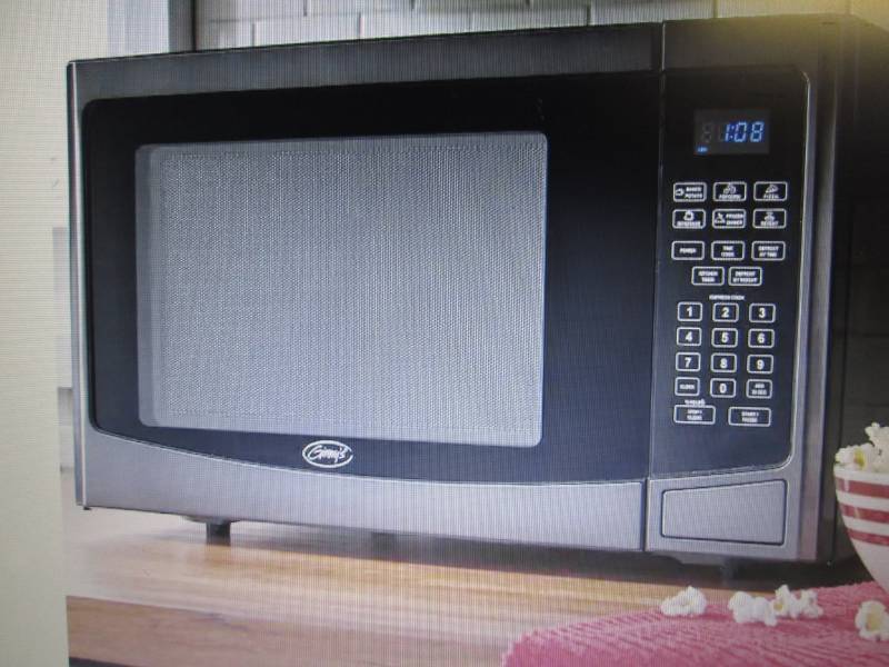 lot 153 image: 1.2 Cubic Foot Microwave by Ginnys...
