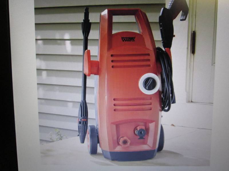 lot 158 image: 1800 PSI Electric Pressure Washer b...