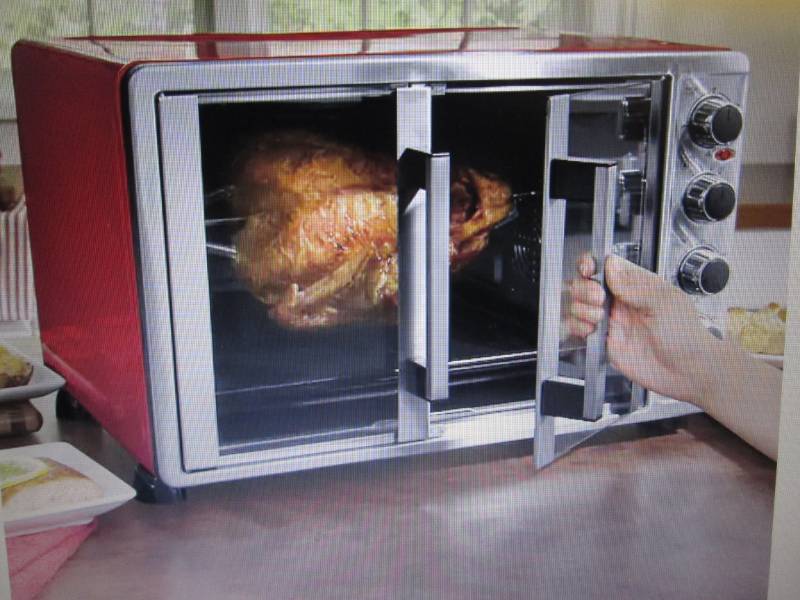 lot 174 image: Double-Door Toaster Oven with Conve...