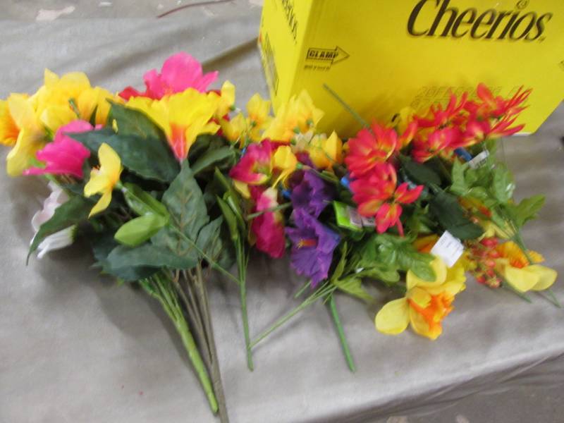 lot 212 image: Box of Assorted Artificial Flowers-...