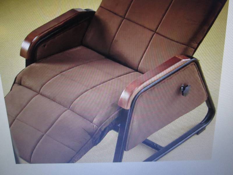 lot 252 image: Zero Gravity Chair open box Retail ...