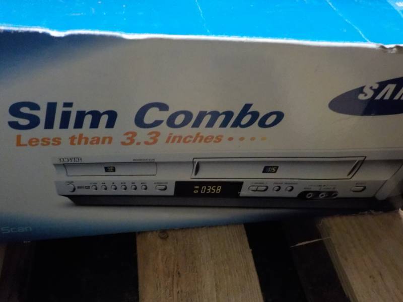 lot 4 image: Samsung Slim Combo, Sony, Magnavox,...