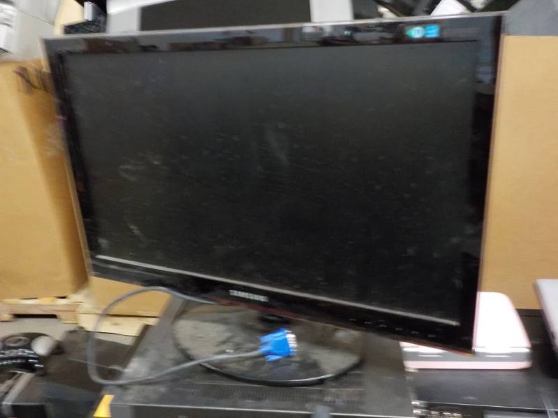 lot 17 image: Samsung 23 powers on...