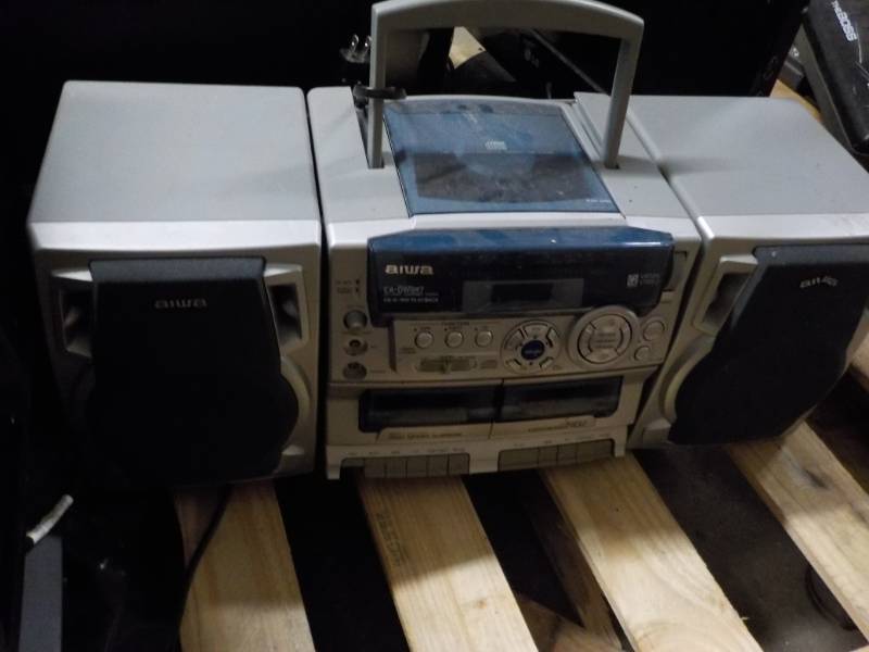 lot 25 image: AIWA powers on...