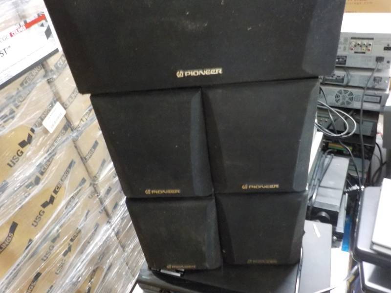 lot 28 image: Pioneer Speakers...