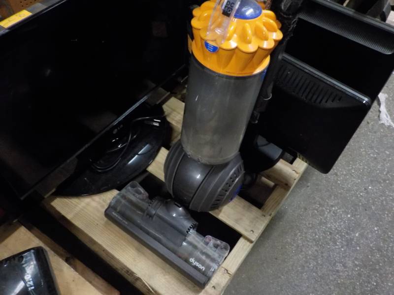 lot 31 image: Dyson DC40...