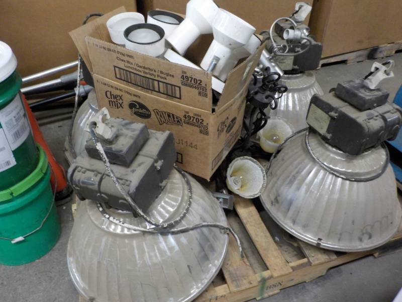 lot 45 image: Pallet of Lights see all pictures...
