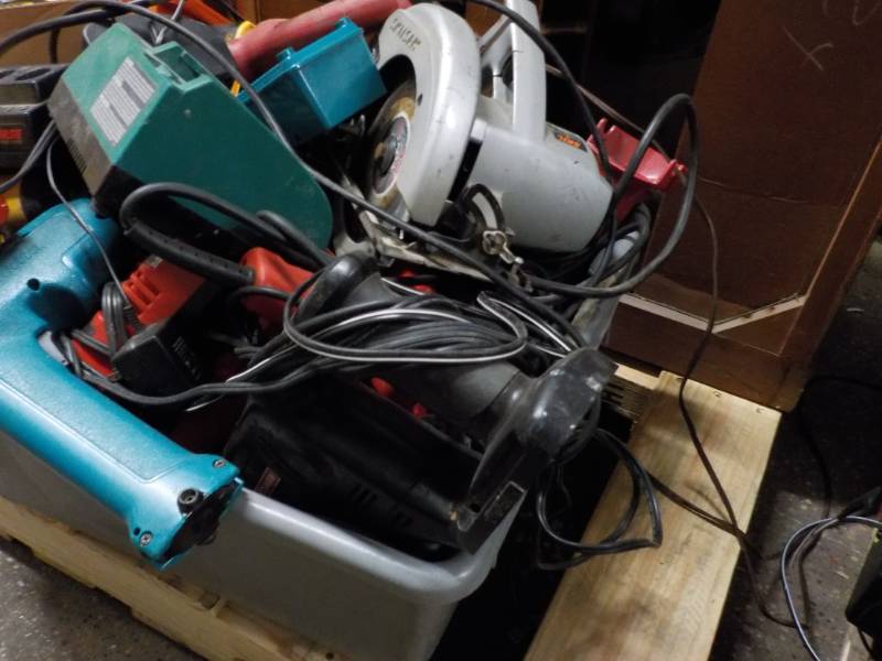 lot 52 image: Tote of Tools untested...