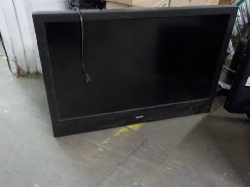 lot 68 image: Sanyo 46 powers on...