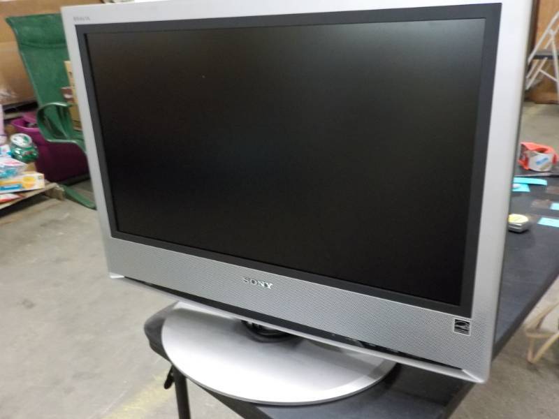 lot 71 image: Sony 26 powers on...
