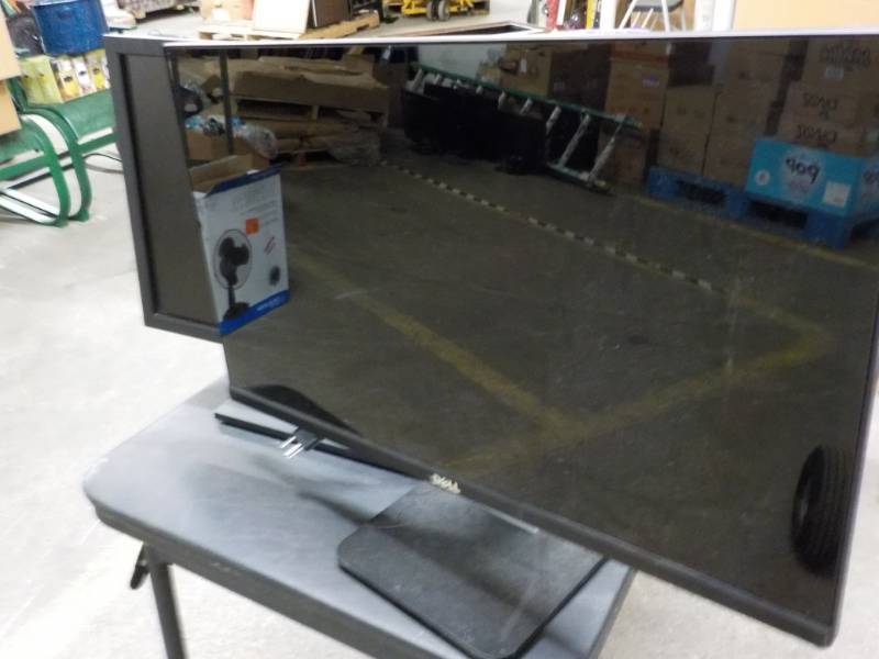 lot 75 image: 2 Dell Monitors 19 and 24 powers ...
