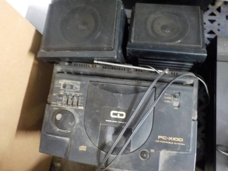 lot 88 image: Pc-X100 CD Portable System...