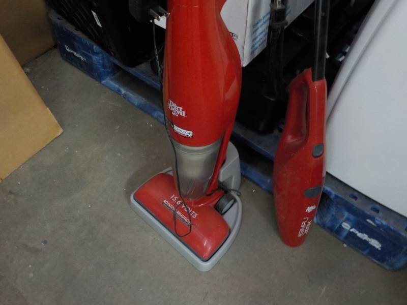 lot 105 image: Dirt Devil 15.6 Volts and Dirt Devi...