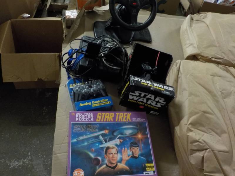 lot 120 image: Star Trek, Star Wars and Gaming Acc...