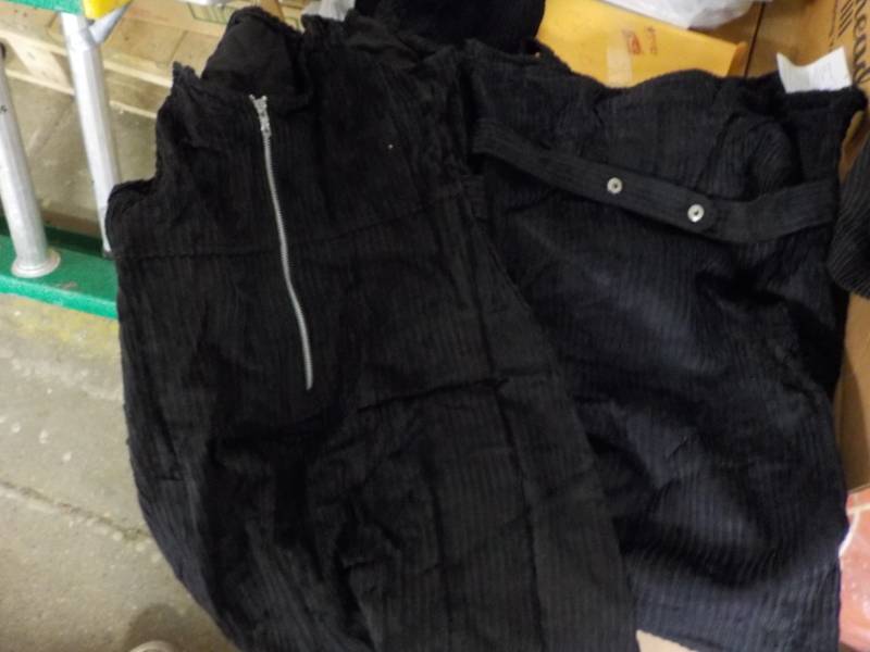 lot 132 image: Lot of Corduroy Jumpers sizes JRs...