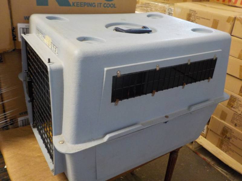 lot 135 image: Large Vari- Kennel...