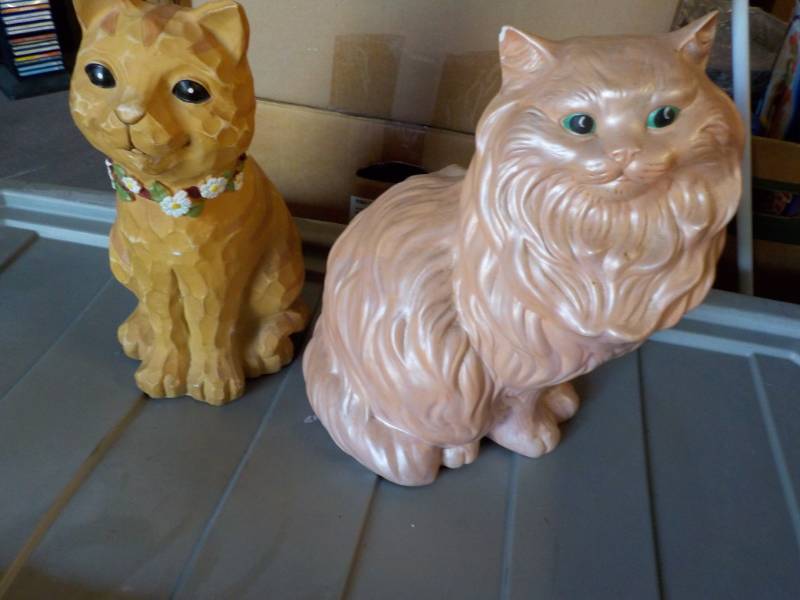 lot 138 image: 2 Cats, one is ceramic and other is...