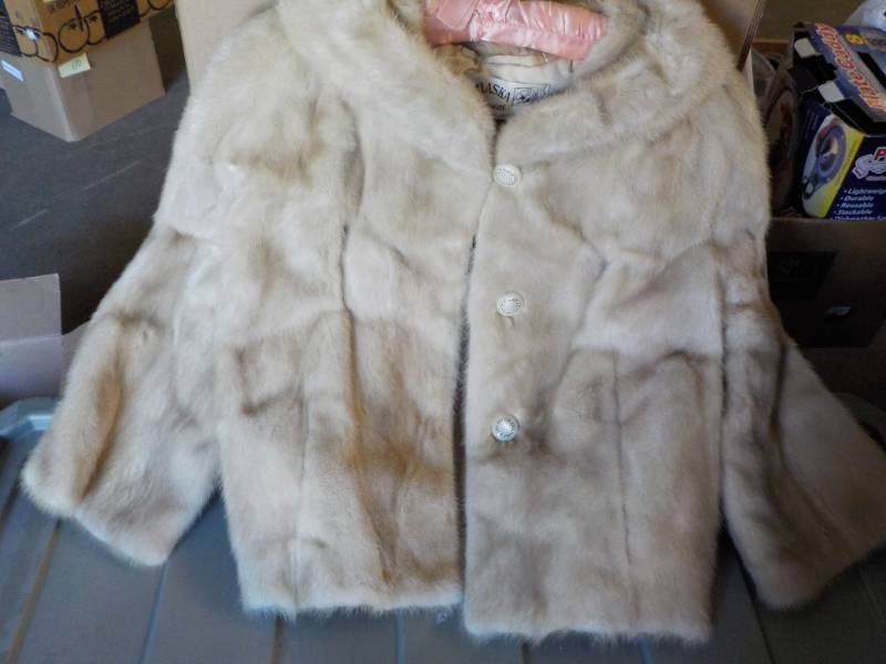 lot 145 image: Fur Jacket- looks like Ladies M Al...