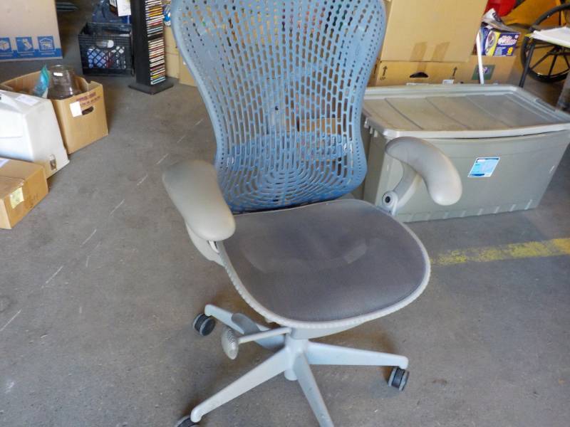lot 156 image: Office Ergo Friendly Chair...