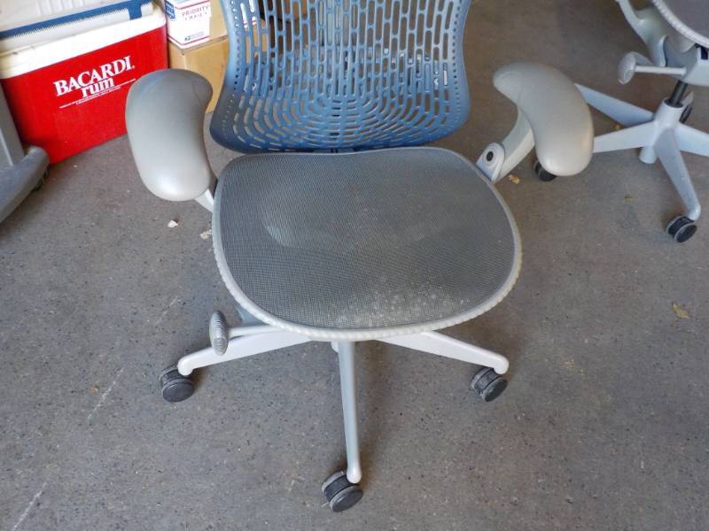 lot 157 image: Office Ergo Friendly Chair...
