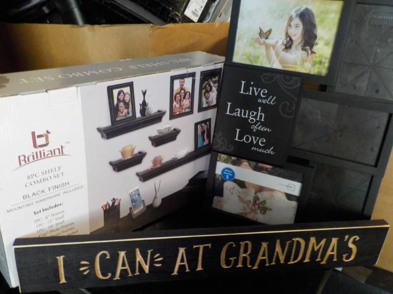 lot 214 image: 8 pc Shelf Combo Set, Grammas Sign...