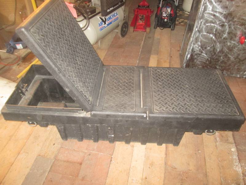 lot 6 image: Heavy plastic truck box tool box, 5...