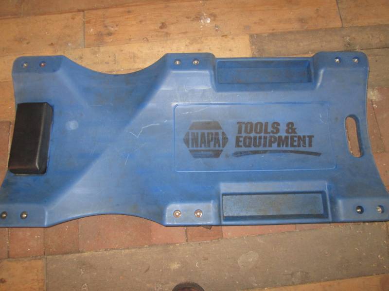 lot 8 image: Plastic NAPA mechanics creeper...