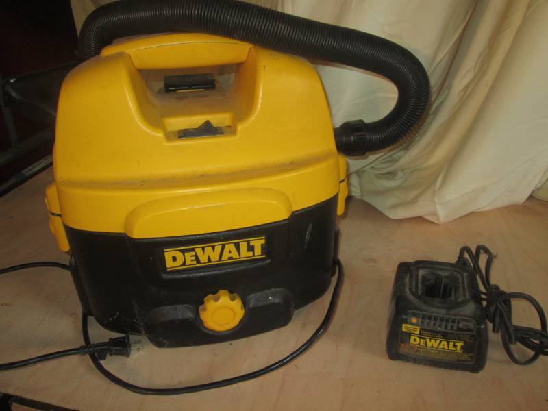 lot 16 image: Dewalt batter powered vacuum, inclu...