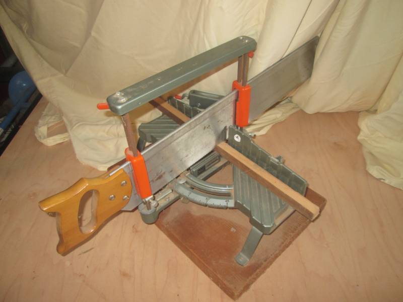 lot 19 image: Craftsman miter saw, good condition...