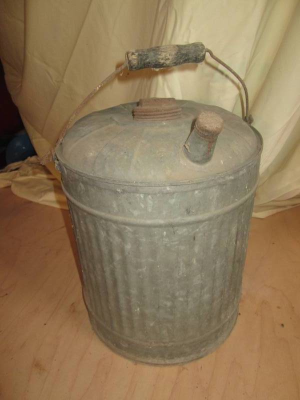 lot 30 image: Vintage metal gas can...