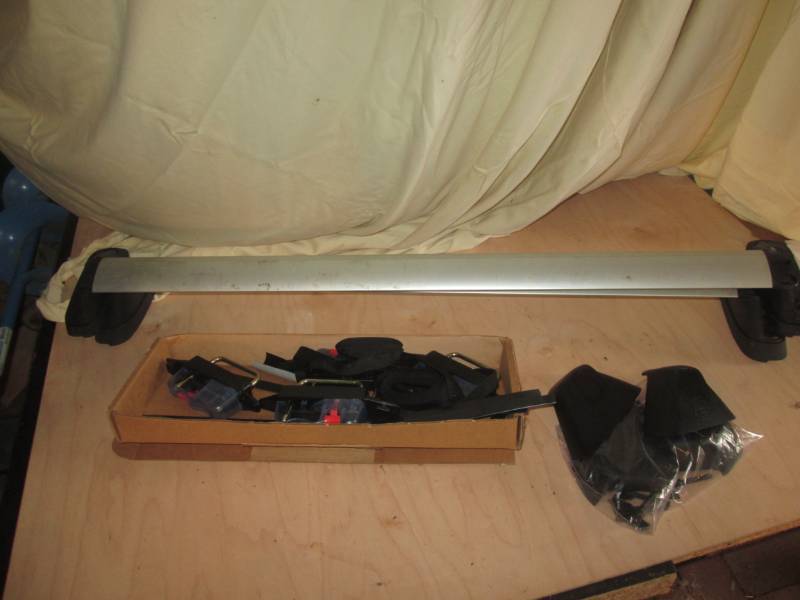 lot 31 image: Ski rack topper for a vehicle...