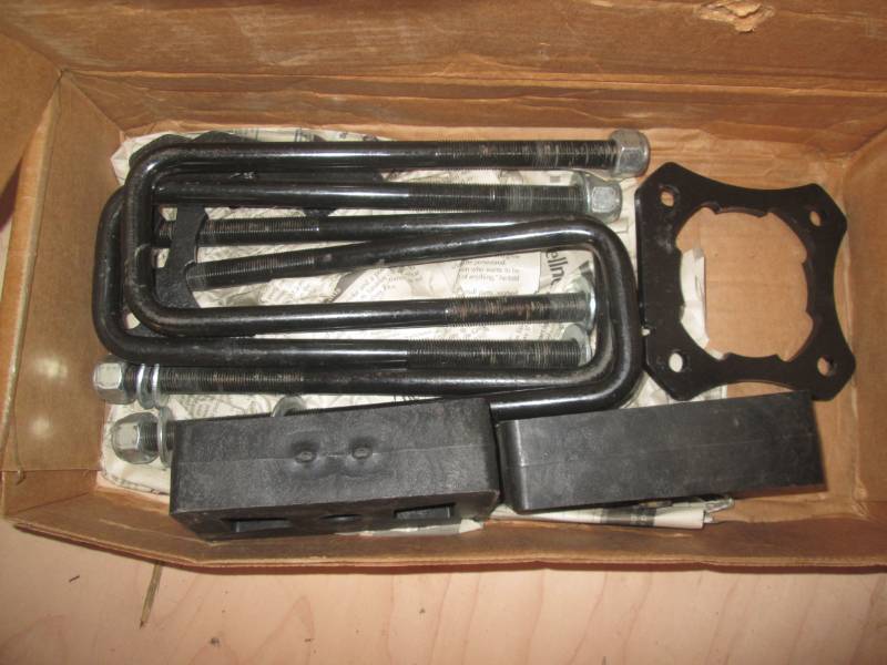 lot 37 image: Lift kit for a Chevy Colorado or Ca...