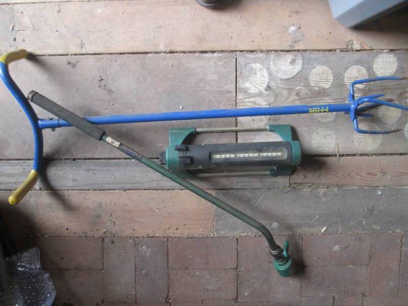 lot 44 image: Lot of gardening tools...