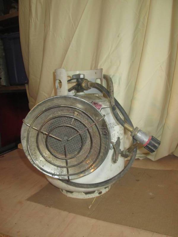 lot 50 image: Propane tank with sunflower heater...