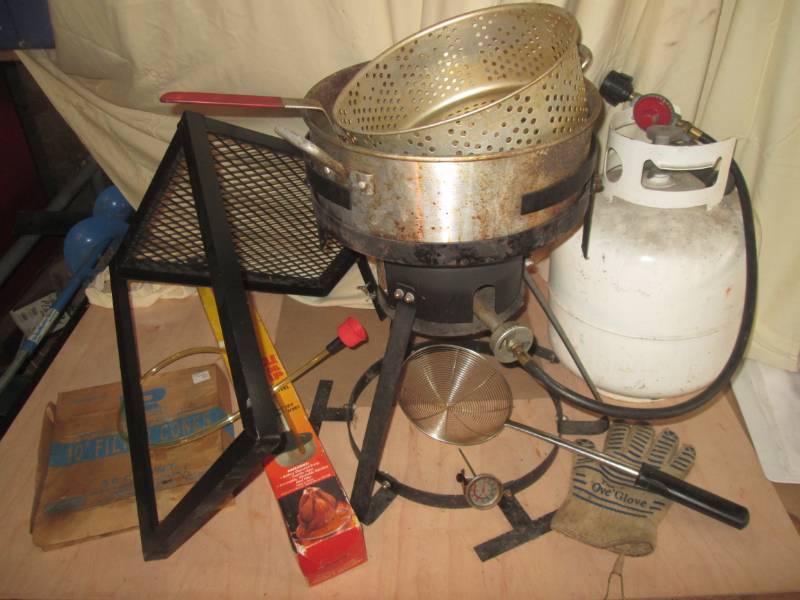 lot 52 image: Outdoor propane cooking kit...